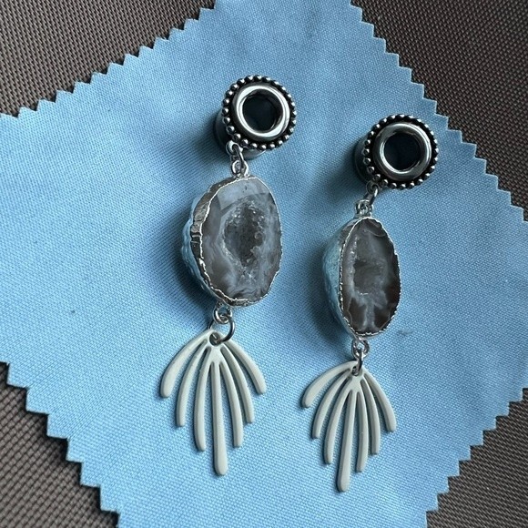 Dangle Tunnels - Size 0g - Picture 1 of 2